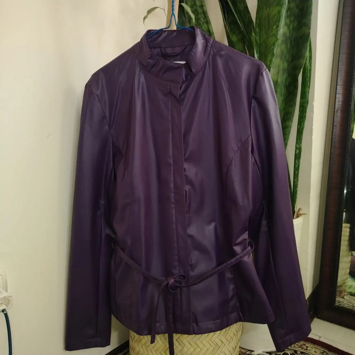 کت چرم|لباس|هشتگرد, فاز ۷ مهستان|دیوار