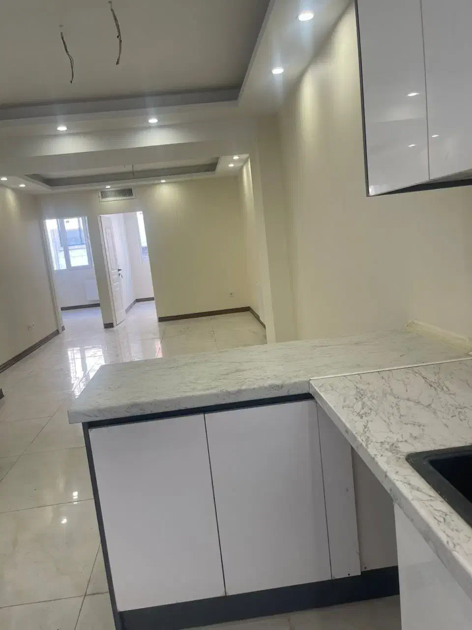 ۴طبقه ۷۲متری نوساز آذربایجان (آزادی)