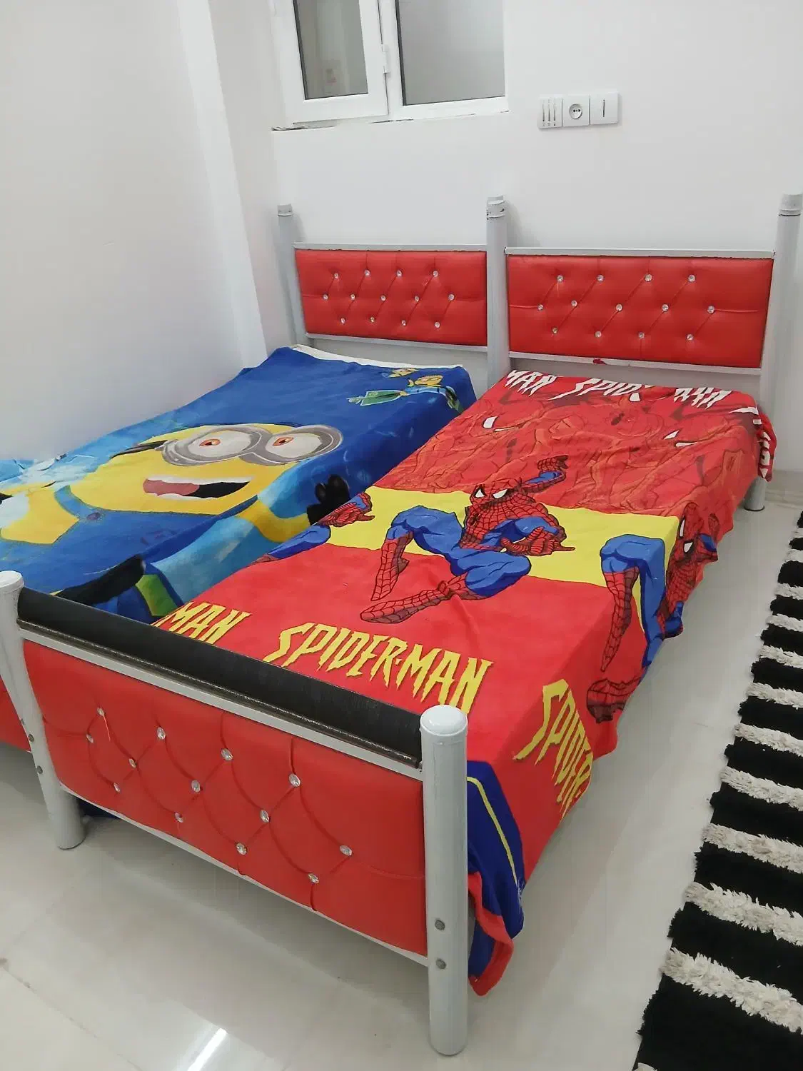 فروش فوری تخت تک نفره به همراه تشک|تخت و صندلی بچه|میبد, |دیوار