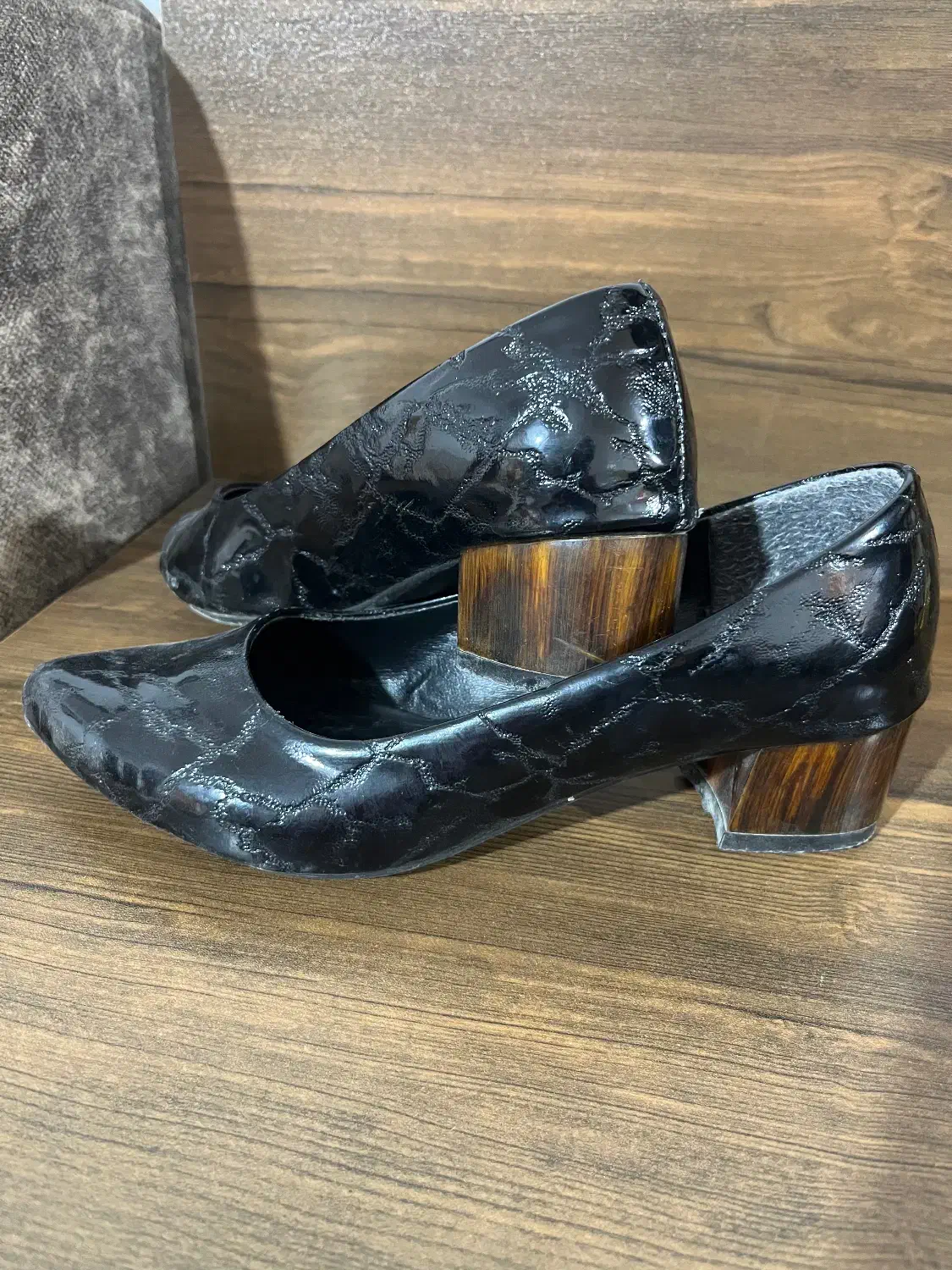 کفش و کیف|کیف، کفش، کمربند|یاسوج, |دیوار