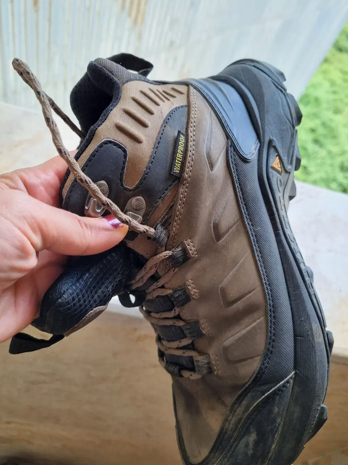 کفش کوه|کیف، کفش، کمربند|فومن, |دیوار