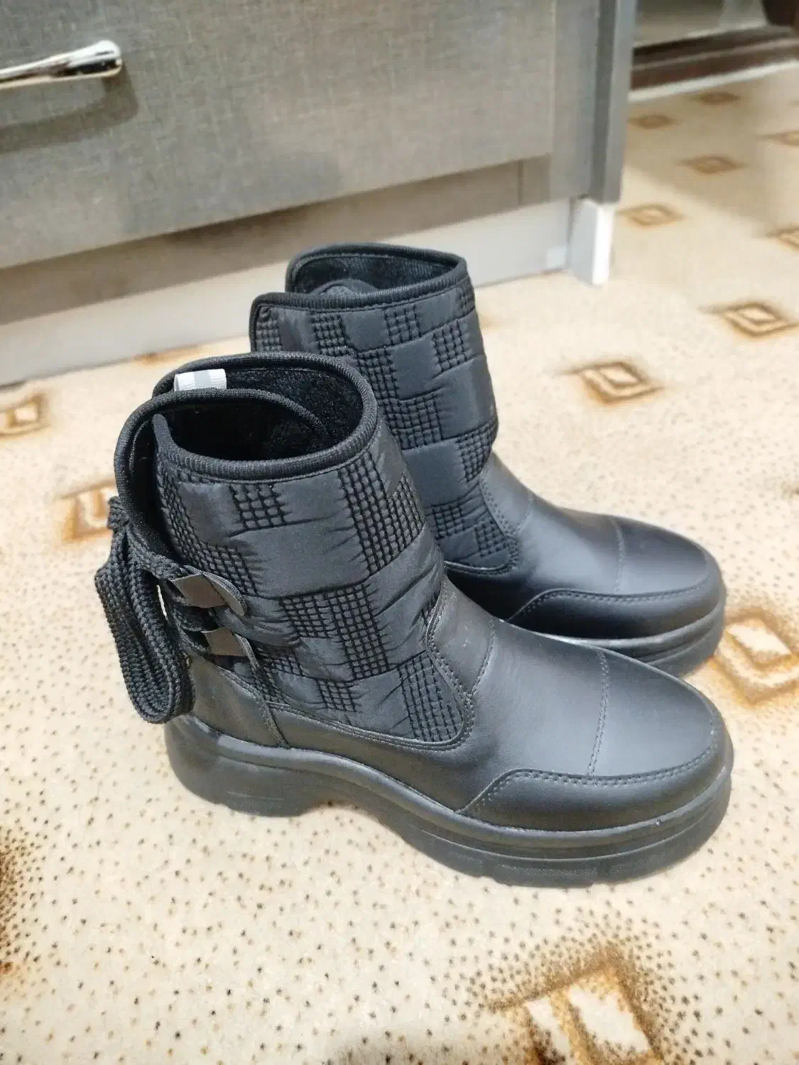 نیم بوت نو|کیف، کفش، کمربند|تربت جام, شهرک معلم|دیوار