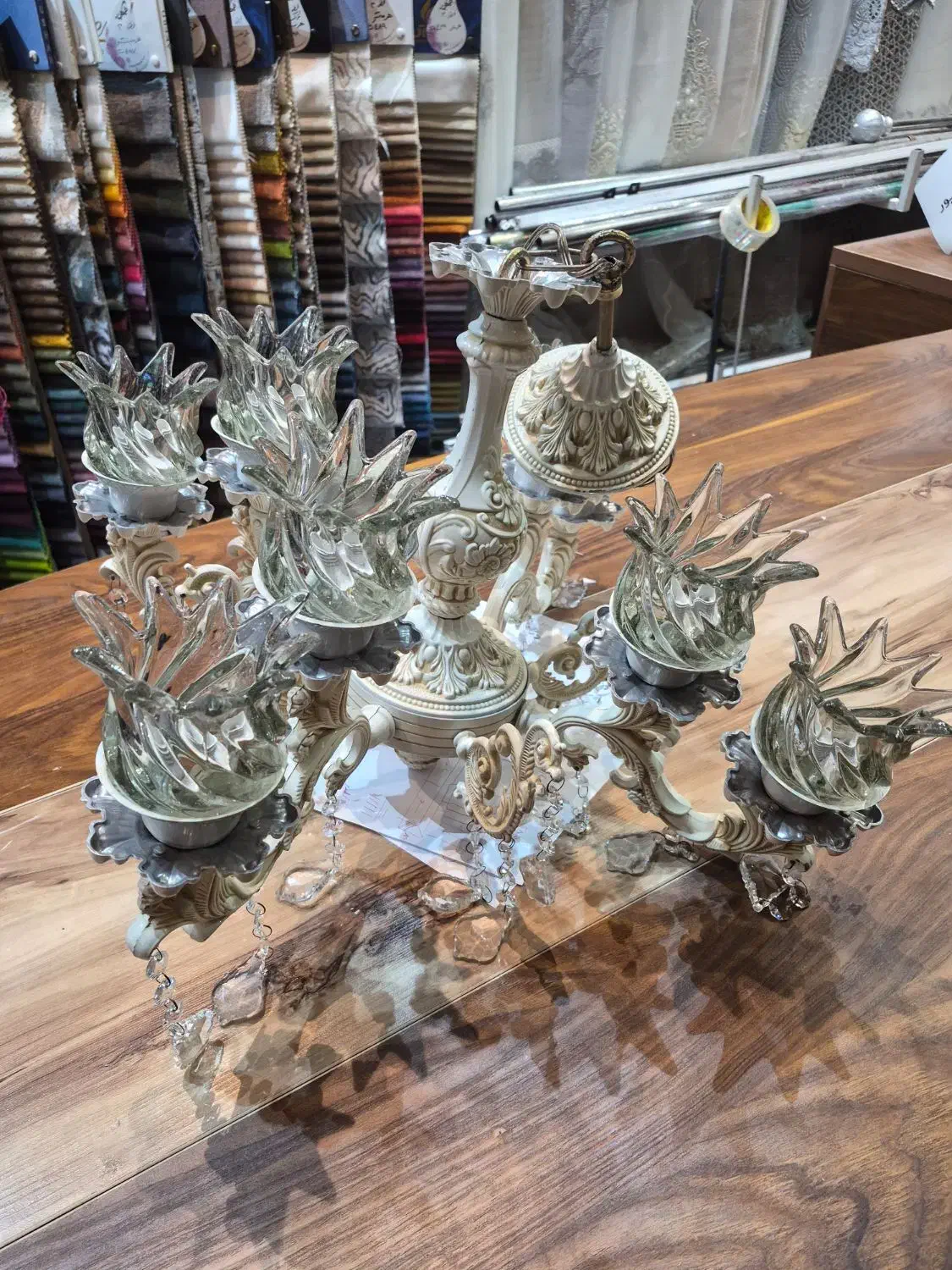 لوستر کلاسیک سلطنتی|لوستر و چراغ آویز|شیراز, فخرآباد (دروازه کازرون)|دیوار