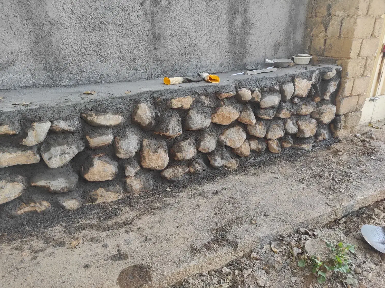 پلاستر(بشنه زنی)سیمان‌ سفید دیوارچینی|خدمات پیشه و مهارت|لنجان, |دیوار