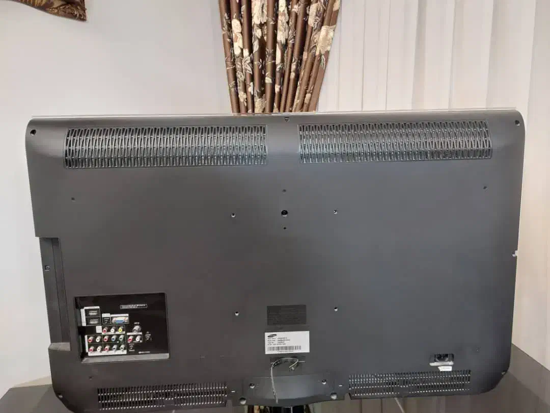 تلویزیون سامسونگ ۴۰ اینچ همراه با گیرنده دیجیتال|تلویزیون و پروژکتور|تهران, توحید|دیوار