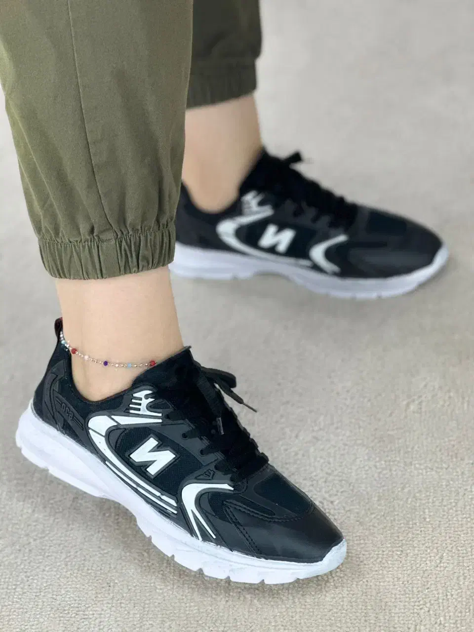 کفش|کیف، کفش، کمربند|گرمخان, |دیوار