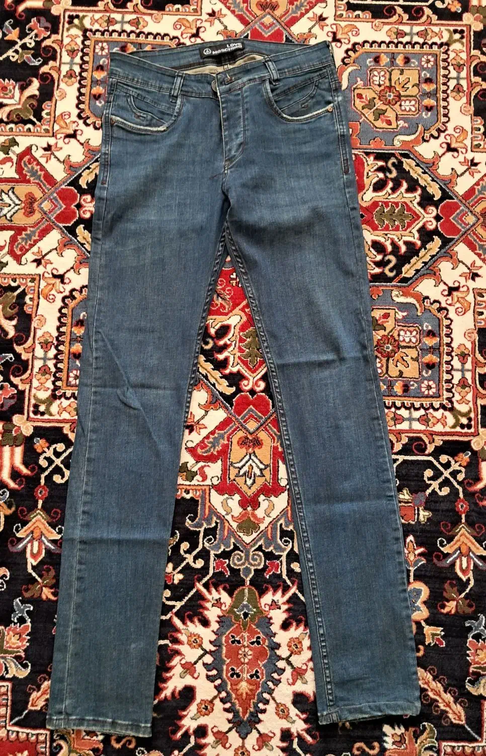 شلوار لی|لباس|رباط‌کریم, رباط‌کریم|دیوار