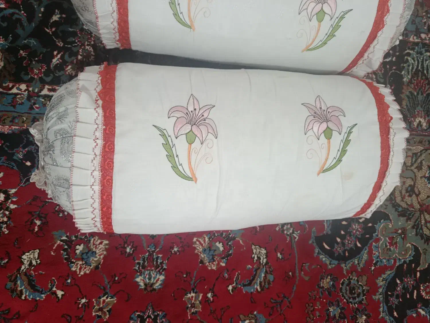 بالشت متکا|رختخواب، بالش، پتو|کوه چنار, |دیوار