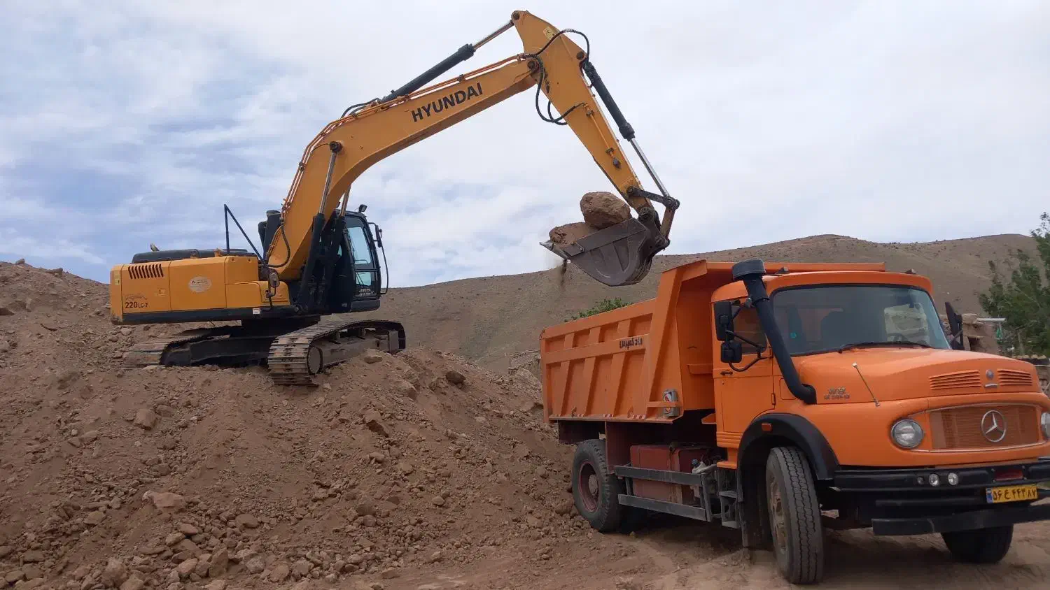 اجاره بیل میکانیکی زنجیری ولاستیکی|خدمات حمل و نقل|زنجان, |دیوار