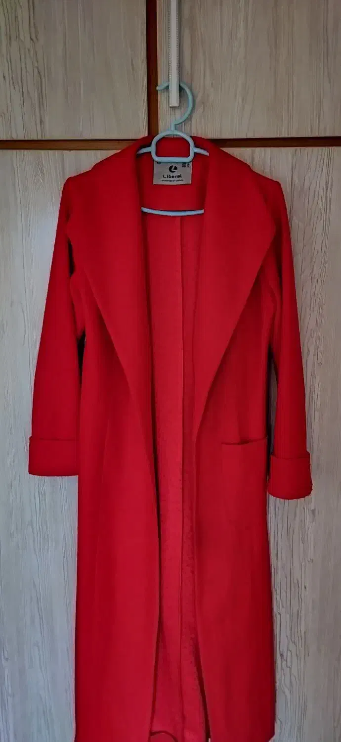 پالتو فوتر قرمز دست دوم اما بسیار تمیز|لباس|رودسر, |دیوار