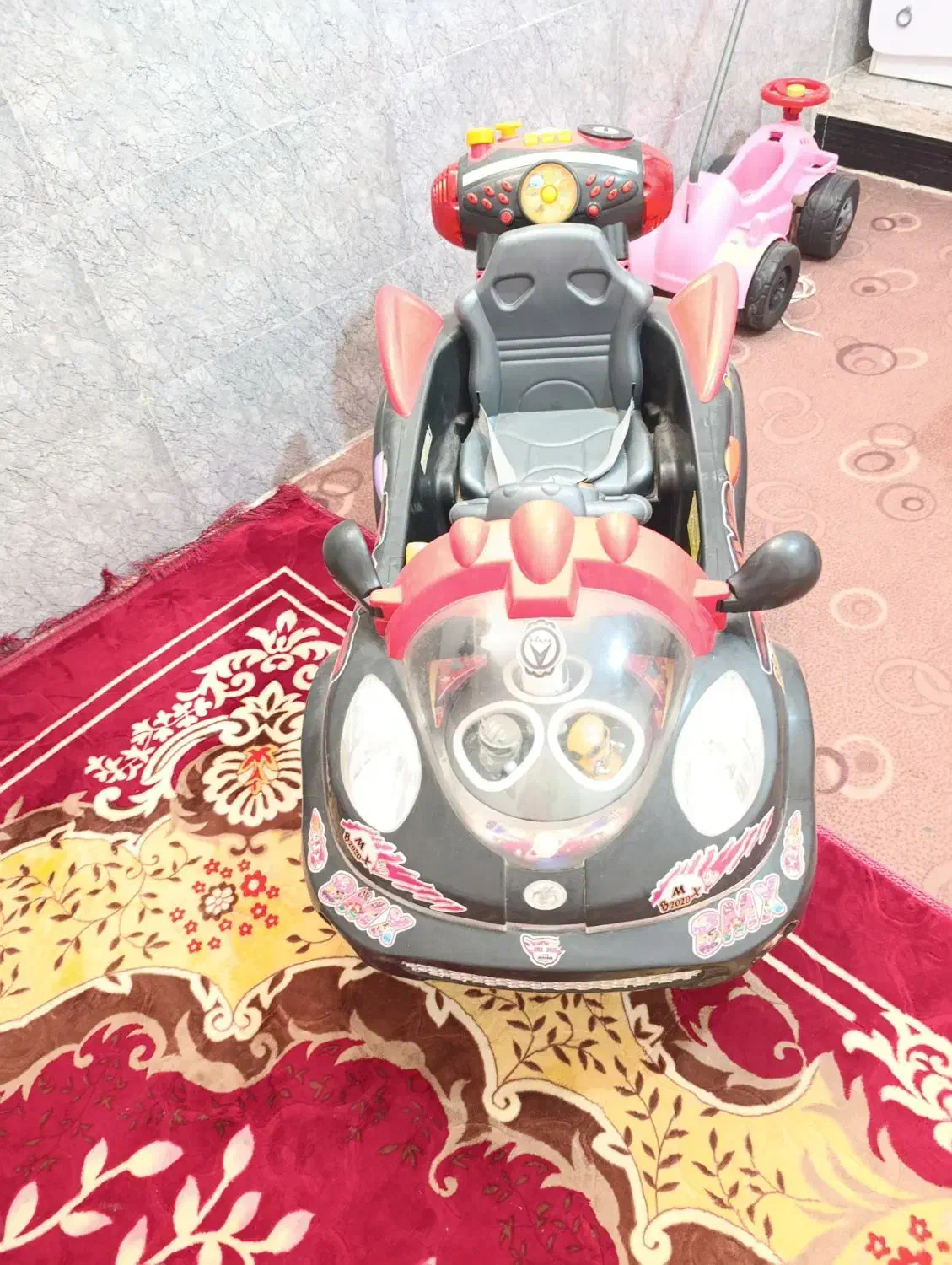 ماشین شارژی در حد نو|اسباب‌بازی بچه|شیراز, میانرود|دیوار