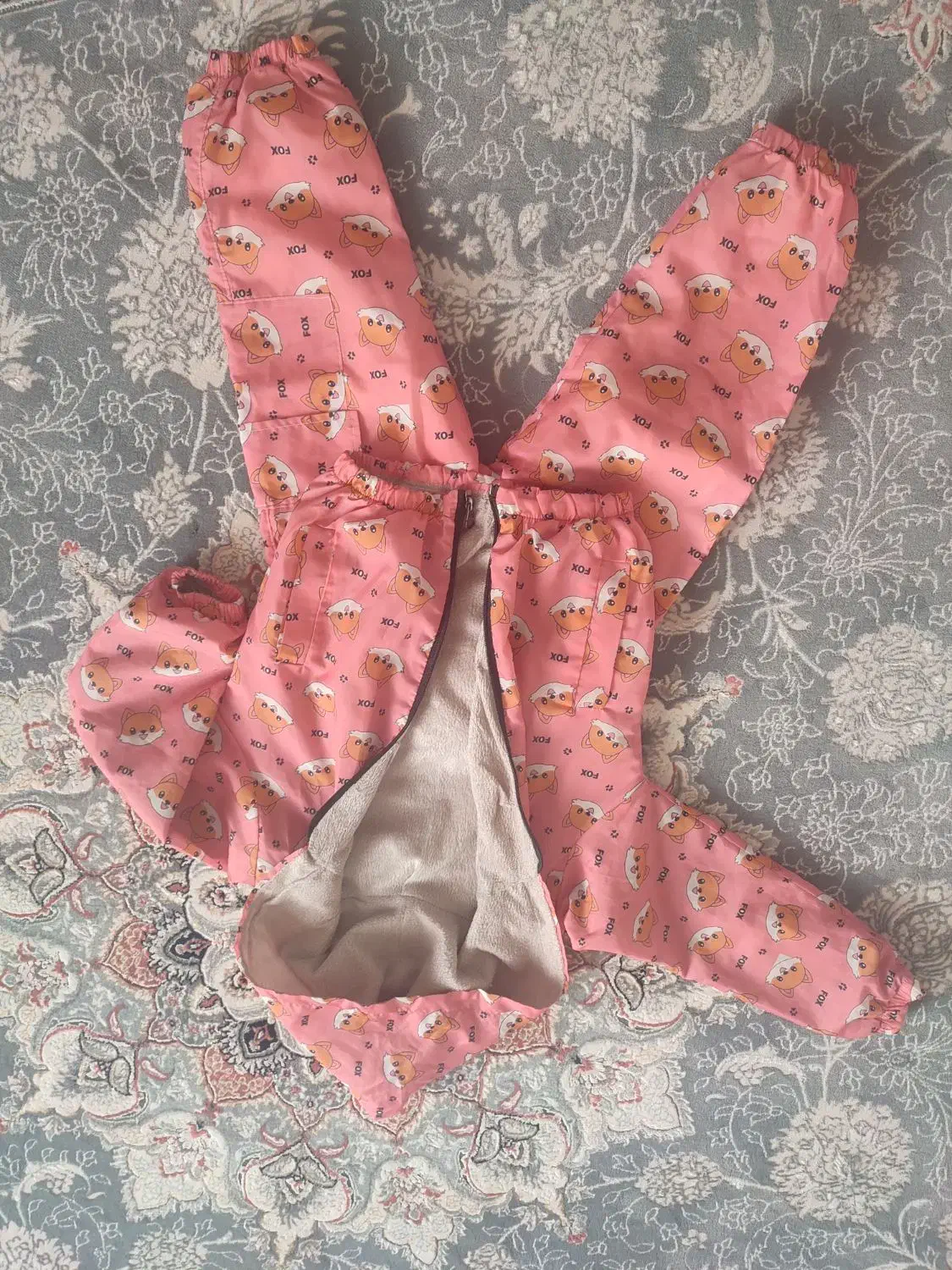 کاپشن|کفش و لباس بچه|رشت, خرسندی|دیوار