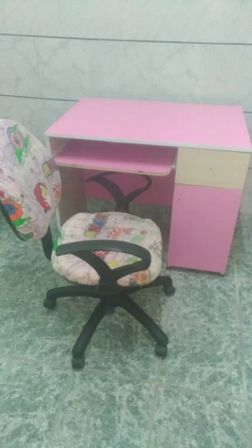 میز کامپیوتر وتحریر همراه صندلی چرخان|میز تحریر و کامپیوتر|نجفآباد, هفده شهریور|دیوار