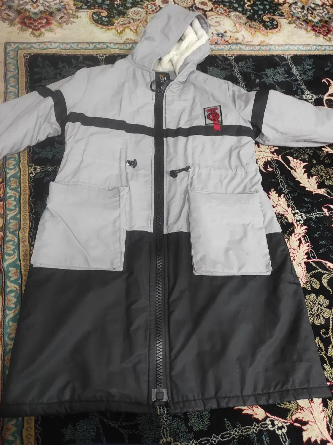 کاپشن|لباس|سبزوار, طبرسی (جعفرآباد)|دیوار