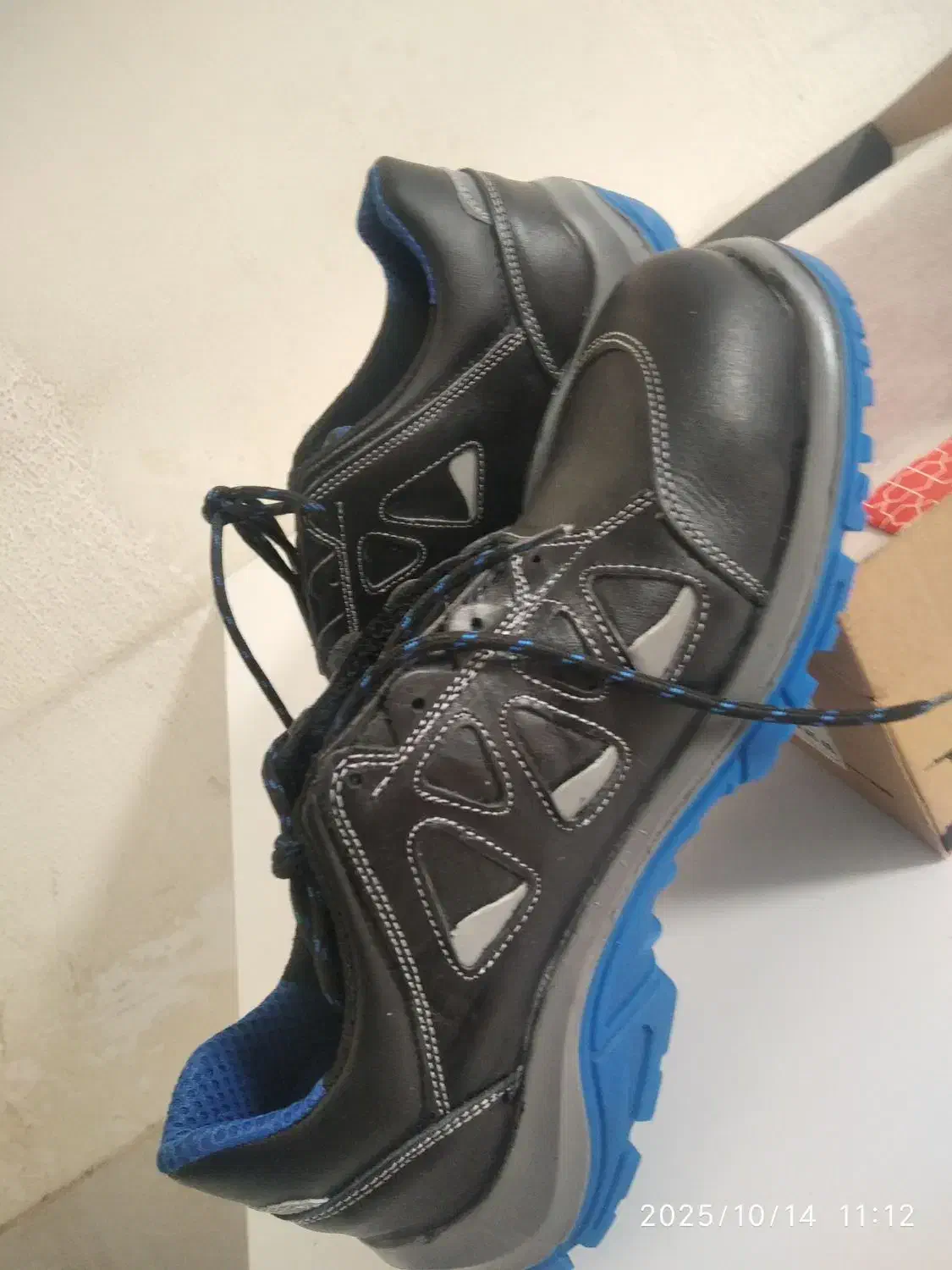 کفش‌ساتر|کیف، کفش، کمربند|چناران, |دیوار