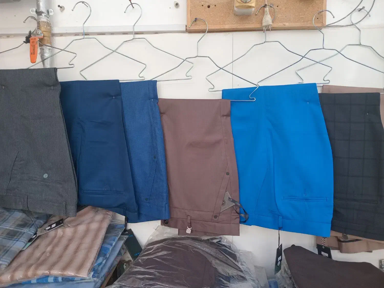 شلوار|لباس|سبزوار, باهنر|دیوار