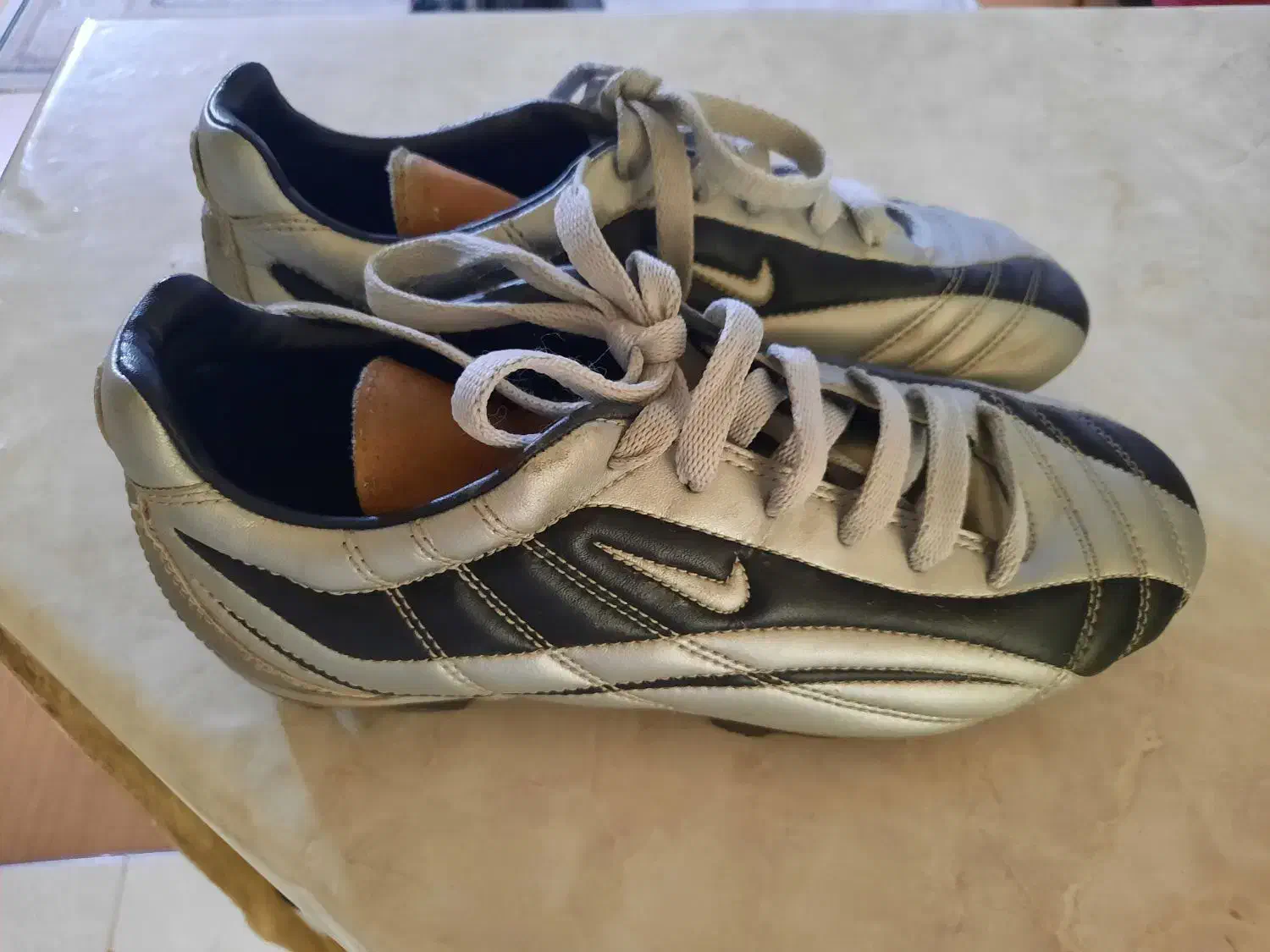 کفش فوتبال چمن مارک نیکی سایز ۴۰ و نیم|کیف، کفش، کمربند|ری, اقدسیه|دیوار