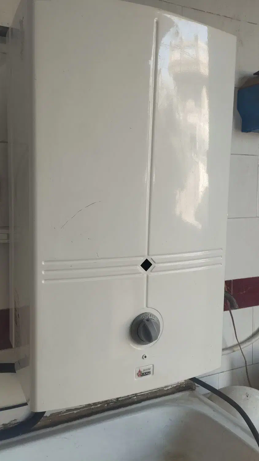 فروش دو دستگاه آبگرمکن دیواری بوتان مدل B3318|آبگرمکن، پکیج، شوفاژ|شیراز, شهرک گلستان|دیوار