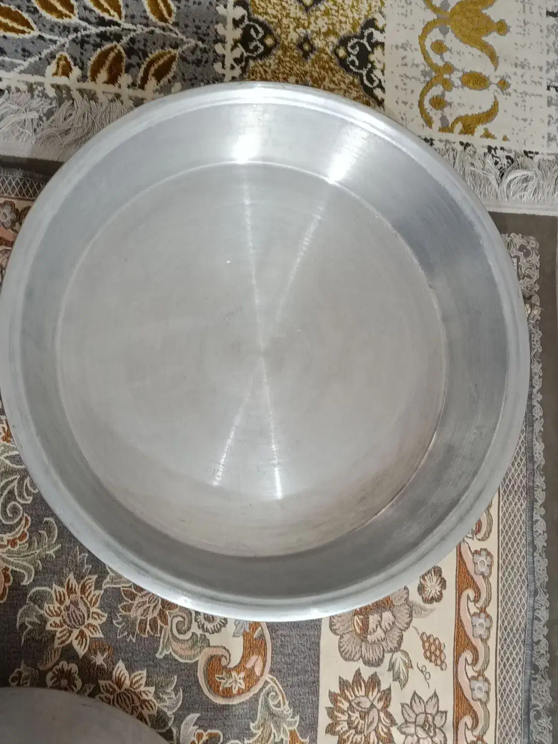 قابلمه وتشت خمیر|ظروف پخت‌وپز|ایلام, |دیوار