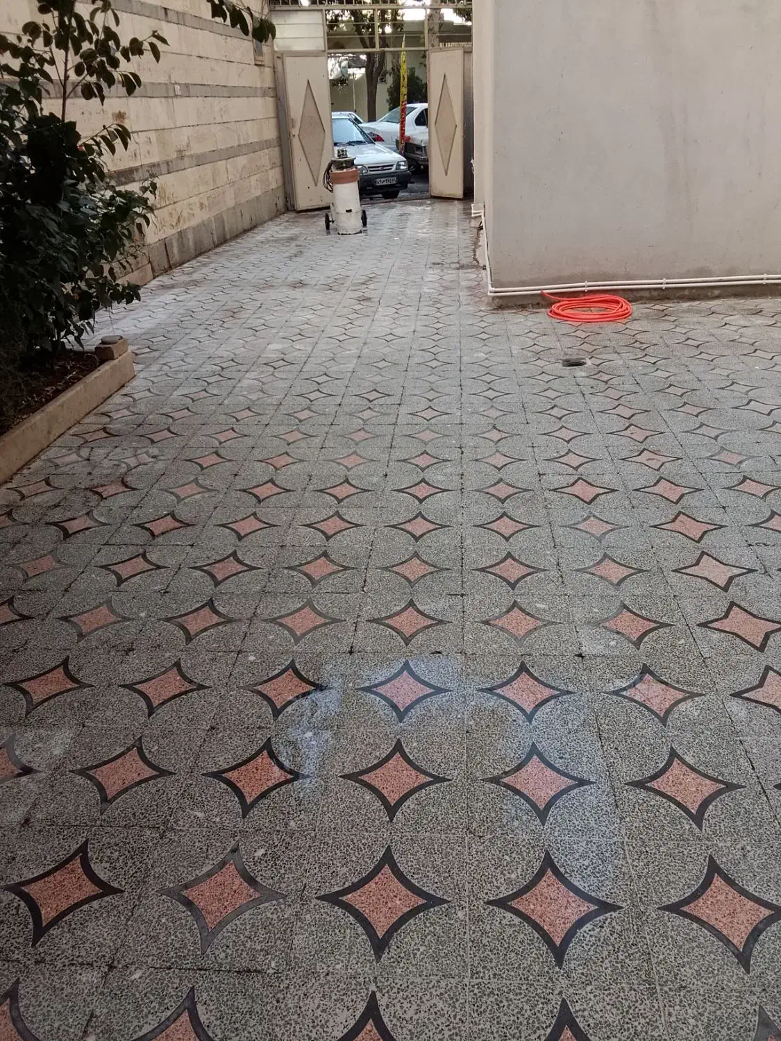 کفسابی سنگ موزائیک سرامیک بتن|خدمات نظافت|الیگودرز, |دیوار