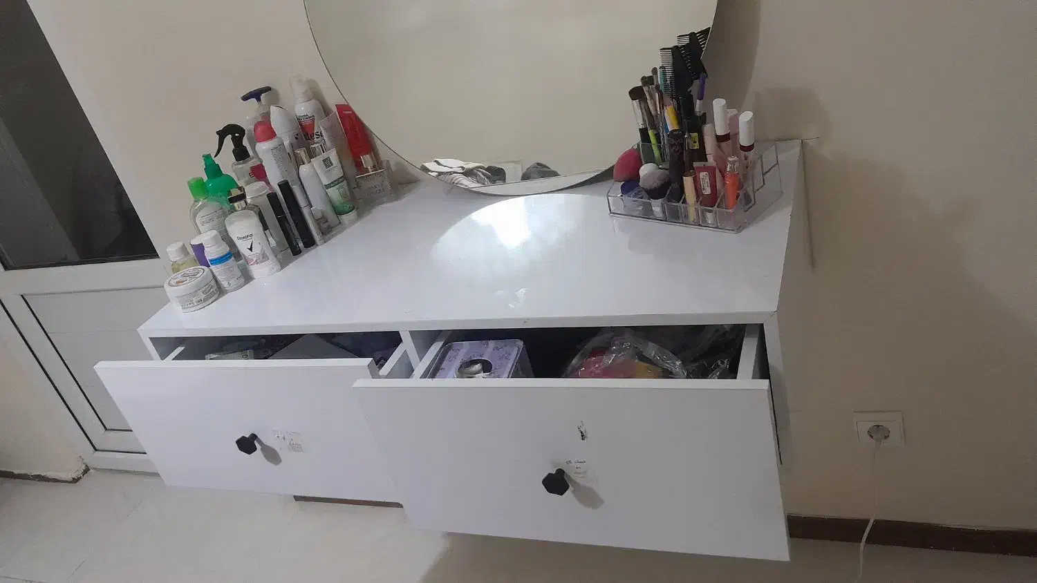 میز ارایشی|میز و صندلی غذاخوری|مشهد, چهارچشمه|دیوار