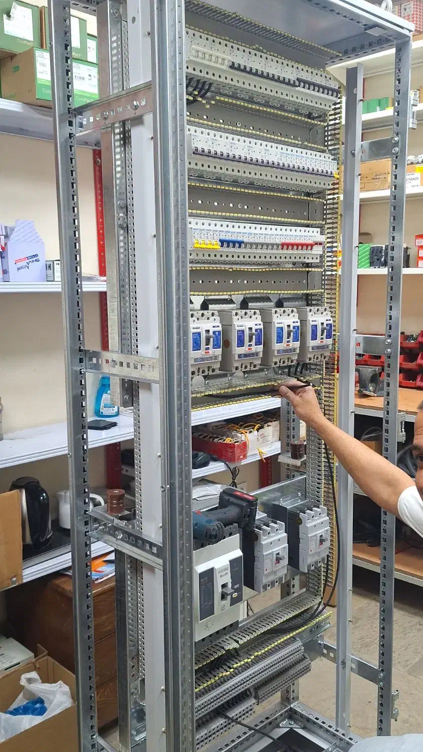 مونتاژ تابلو برق فرمان و قدرت صنعتی و خانگی|ماشینآلات صنعتی|تهران, فردوسی|دیوار