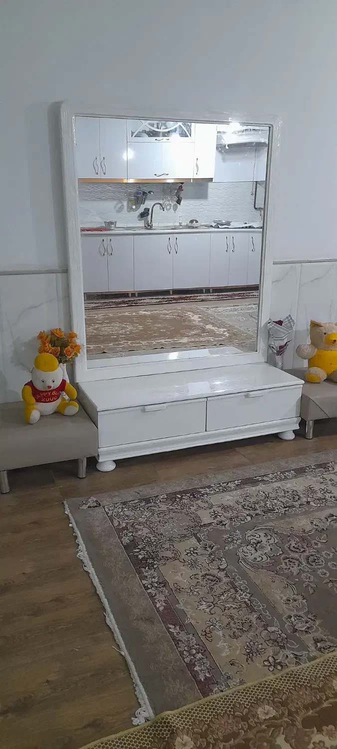 کمد آینه|آینه|نیشابور, گنبد سبز|دیوار