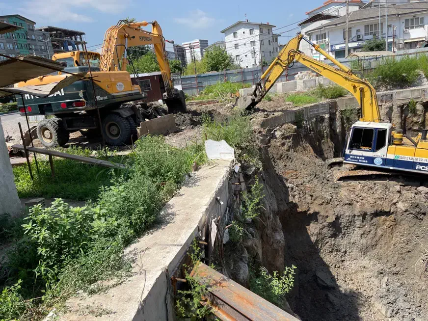 اجاره بیل مکانیکی چرخ لاستیکی و زنجیری ،خاکبرداری|خدمات حمل و نقل|رشت, ساغری سازان|دیوار