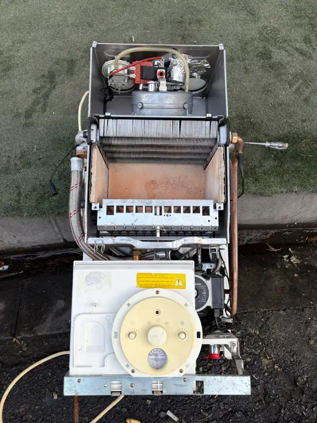 پکیچ Cald Venezia بسیار بسیار تمیز می باشد|آبگرمکن، پکیج، شوفاژ|تهران, گیشا|دیوار