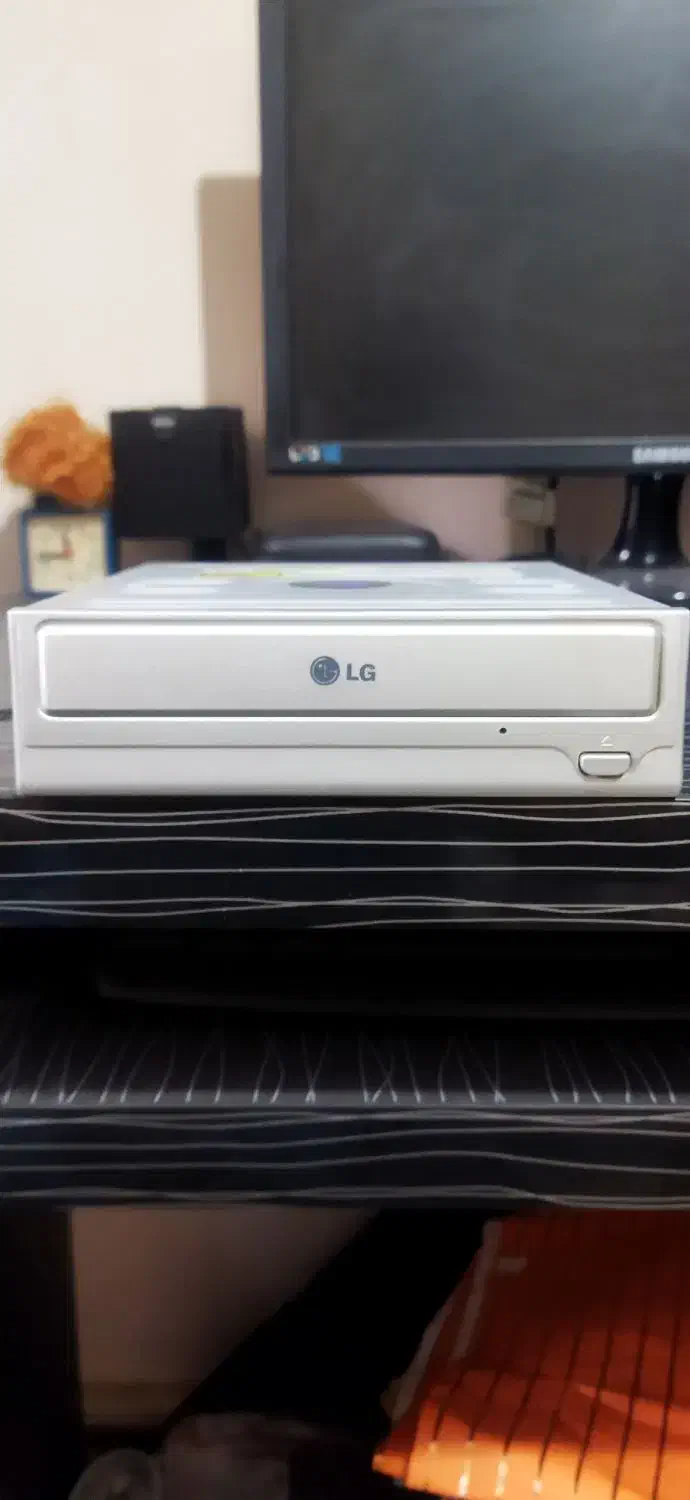 سی دی رام ال جی اصل قدیمی|قطعات و لوازم جانبی رایانه|فومن, |دیوار