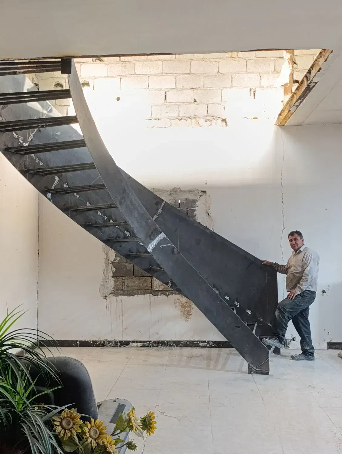 پله مدرن پله گرد فلزی و.|خدمات پیشه و مهارت|هشتگرد, شهرک افشاریه|دیوار