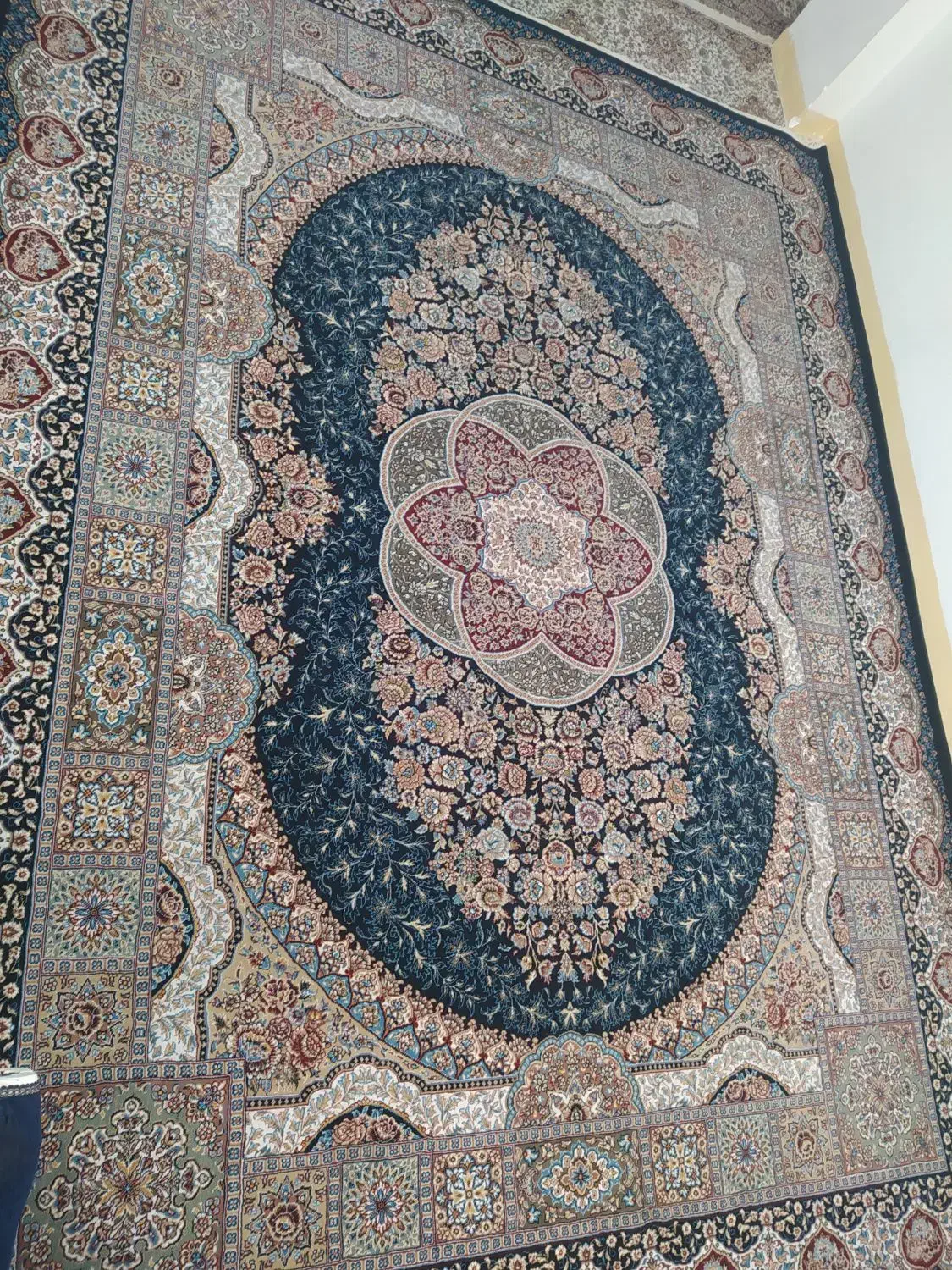 فرش۱۲متری|فرش|قلعه شاهین, |دیوار