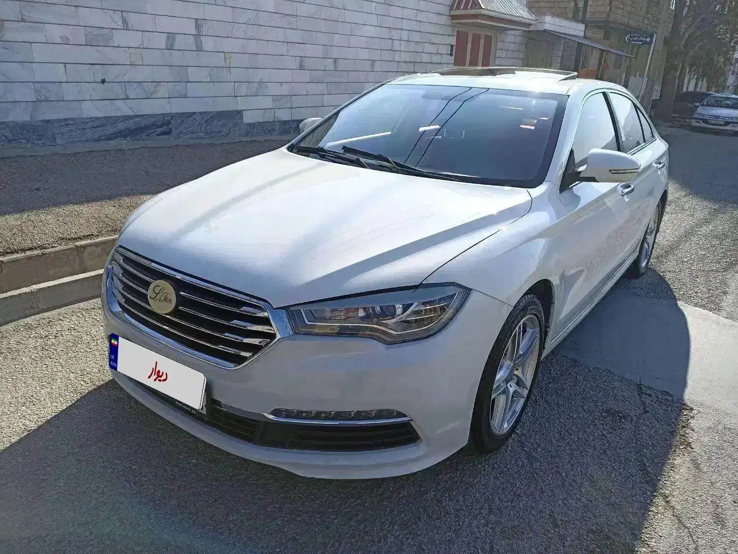 لیفان ۸۲۰|خودرو سواری و وانت|خرمآباد, |دیوار