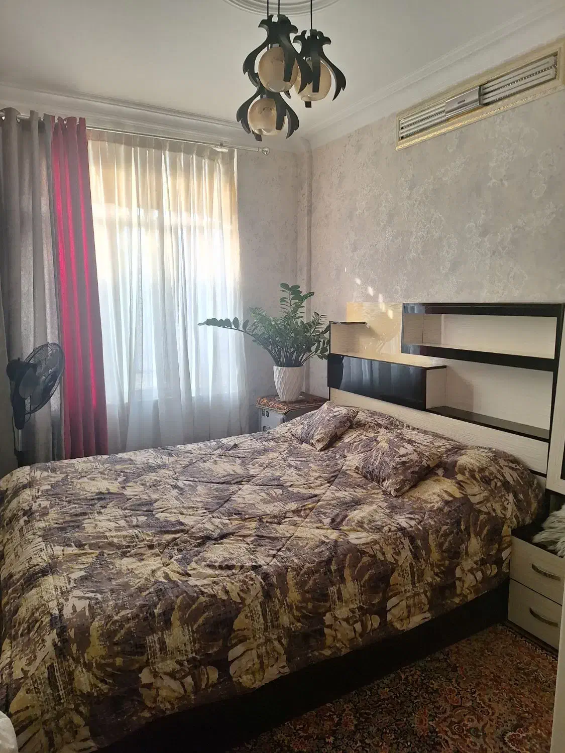 تخت دونفره به همراه دراور سفید ومشکی|تخت و سرویس خواب|تهران, نازی‌آباد|دیوار