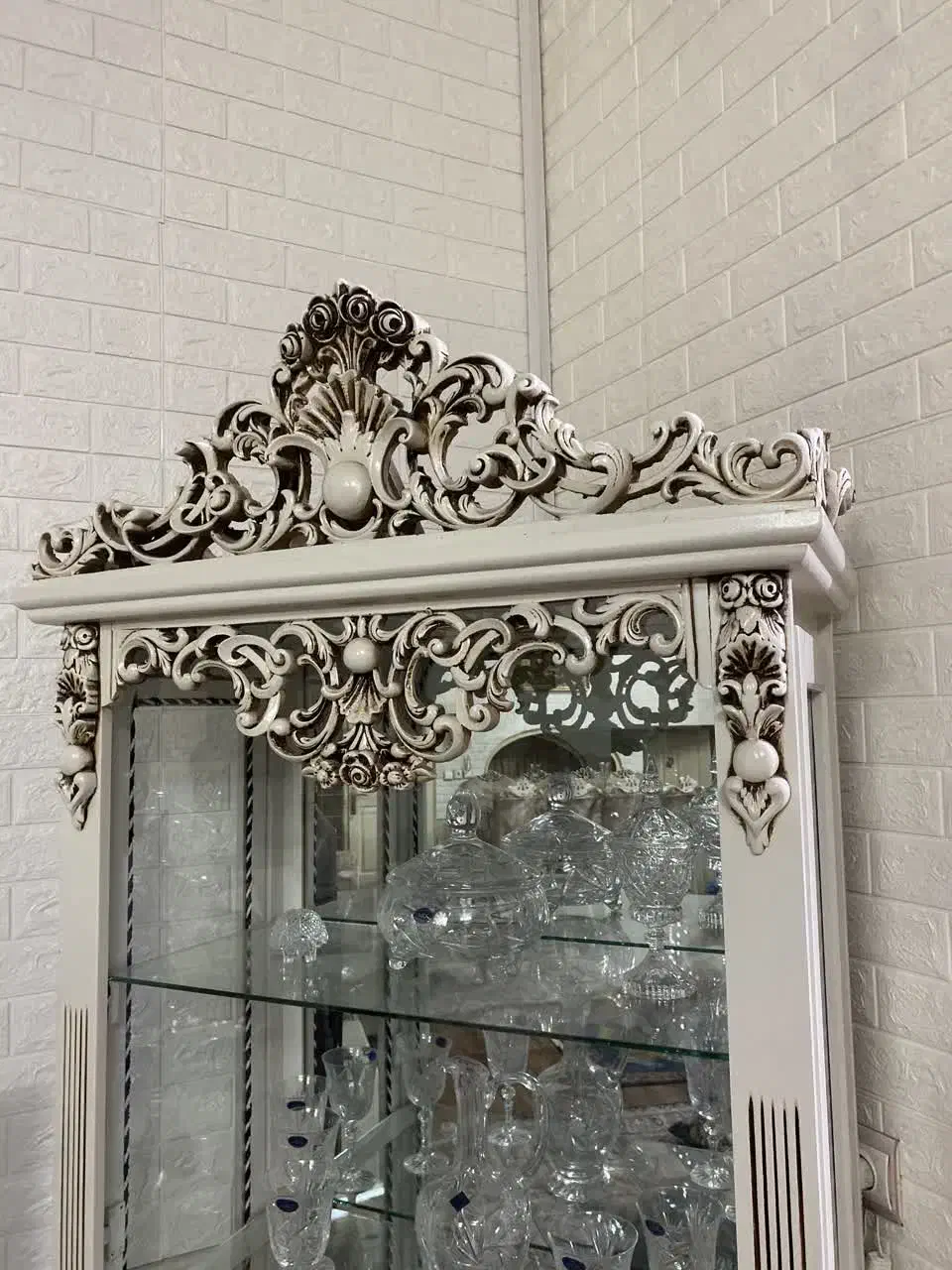 سرویس مبل ومیز غذا خوری و ویترین در حد نو|مبلمان خانگی و میز عسلی|قم, لسانی|دیوار