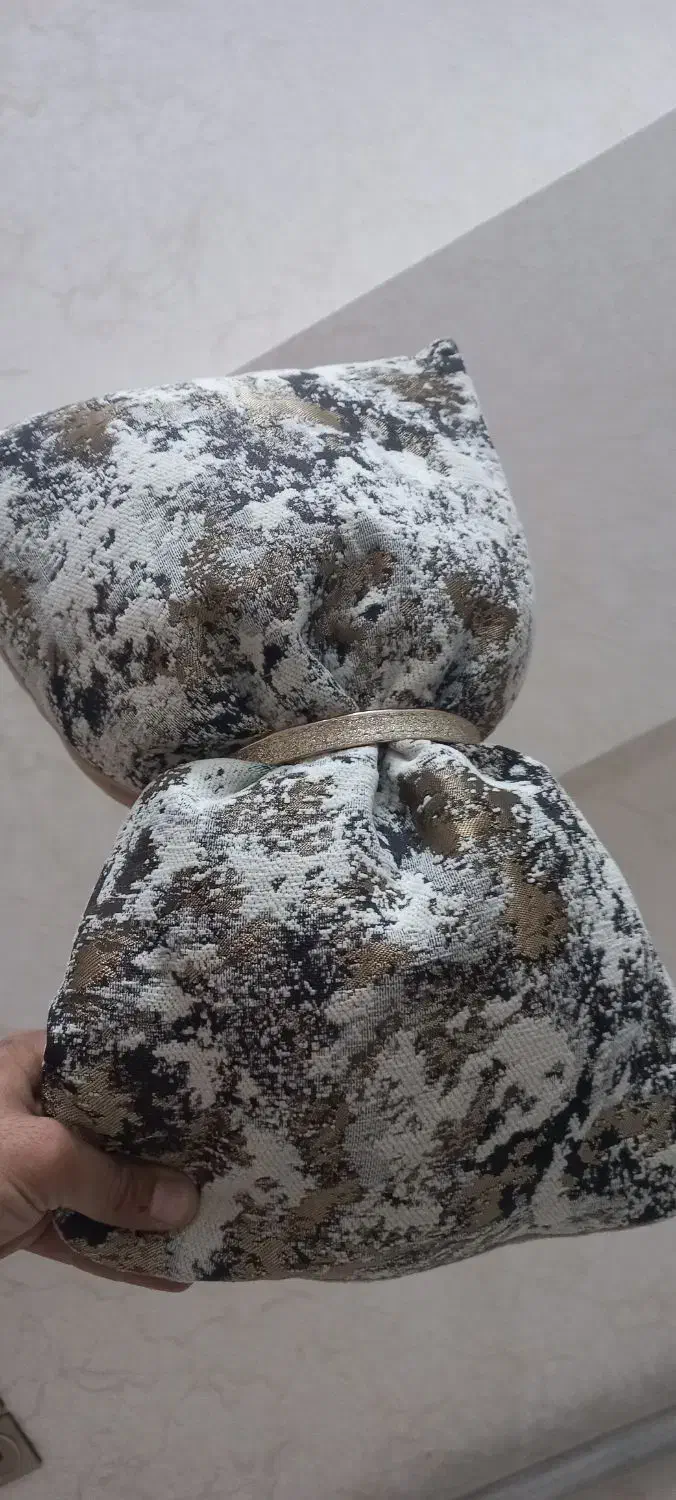 بالش رومبلی|رختخواب، بالش، پتو|خوی, |دیوار