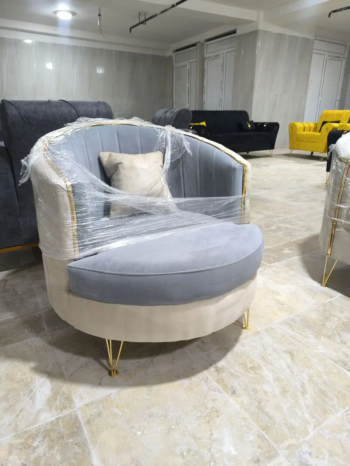 فروش اقساطی انواع مبل راحتی + میز جلو مبلی هدیه|مبلمان خانگی و میز عسلی|چابهار, |دیوار