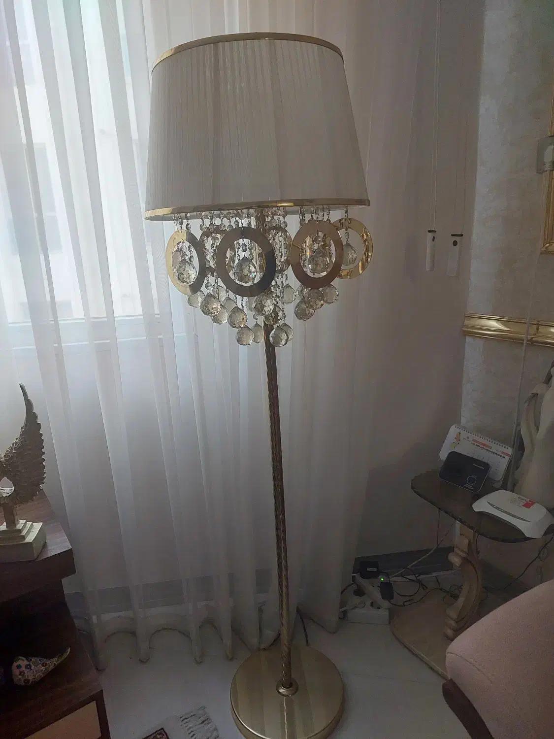 آباژور ایستاده طلایی  سنگین|چراغ خواب و آباژور|مشهد, زمانه|دیوار