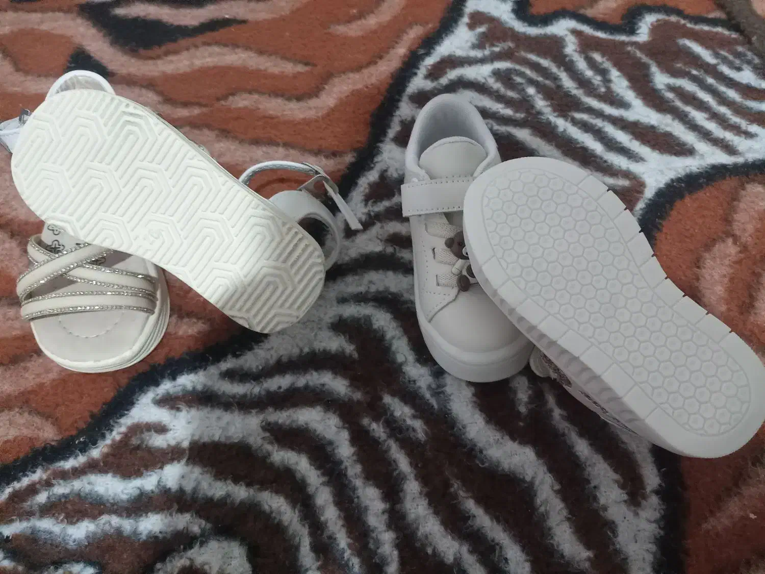 لباس زنانه|لباس|فیرورق, |دیوار