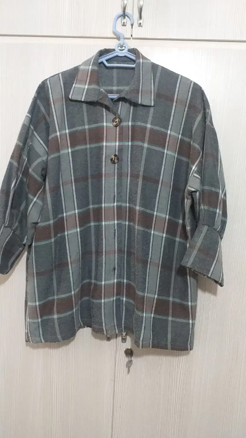 لباس|لباس|گلستان (تهران), |دیوار