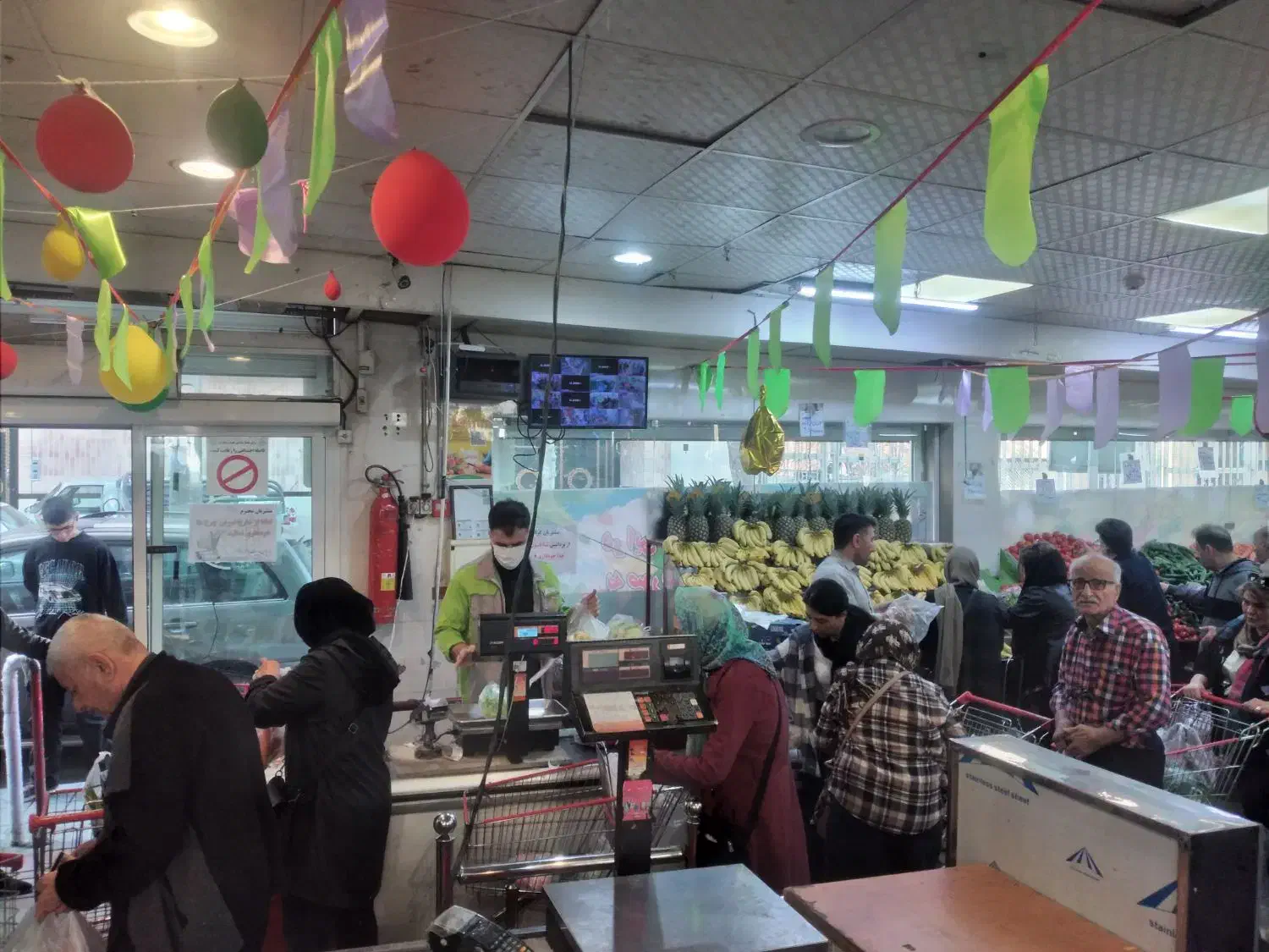 استخدام ۴نفر کارگر برای تره بار|استخدام خدمات فروشگاه و رستوران|تهران, ازگل|دیوار