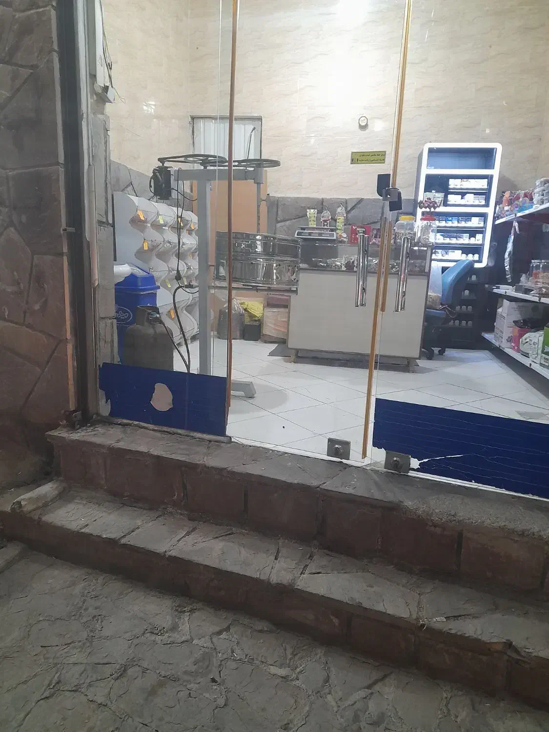 مغازه رهنورد اجاره ۱۰۰ میلون رهن با ۵ملیون اجاره|اجارهٔ مغازه و غرفه|رودهن, |دیوار