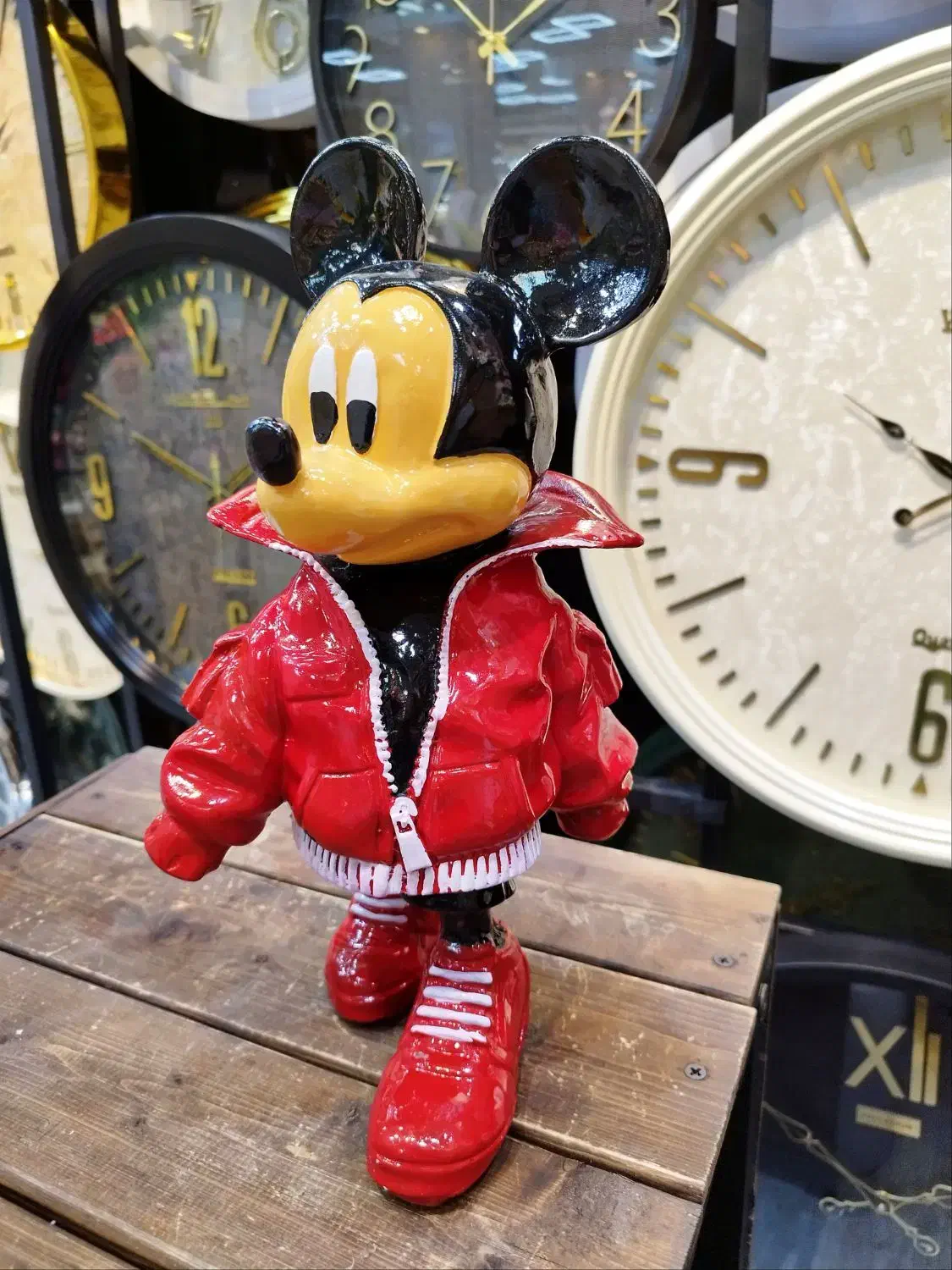 مجسمه سینی بدست|مجسمه، تندیس، ماکت|فردیس, فردیس|دیوار