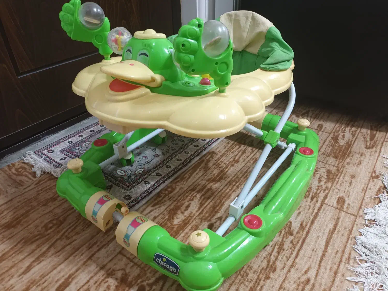 روروک چرخدار|اسباب‌بازی بچه|ساری, |دیوار