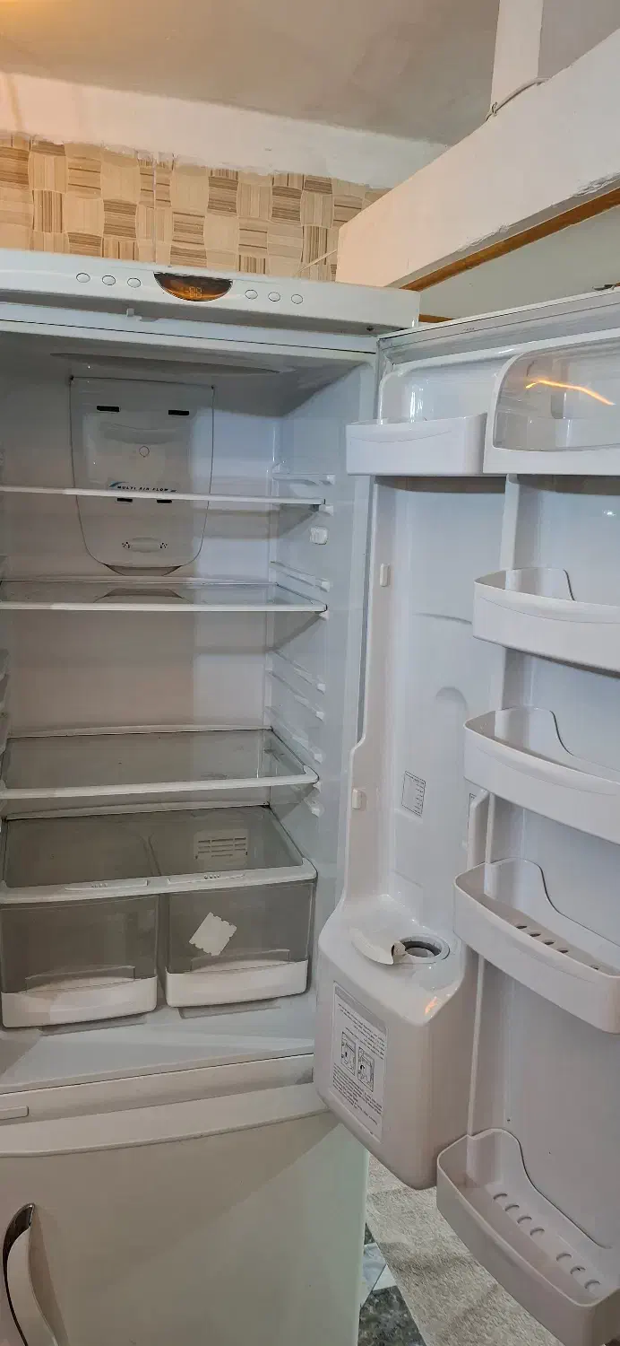 یخچال فریزر امرسان تمیزقیمت عالی نیاز به تعمیرجزئی|یخچال و فریزر|جلفا, |دیوار