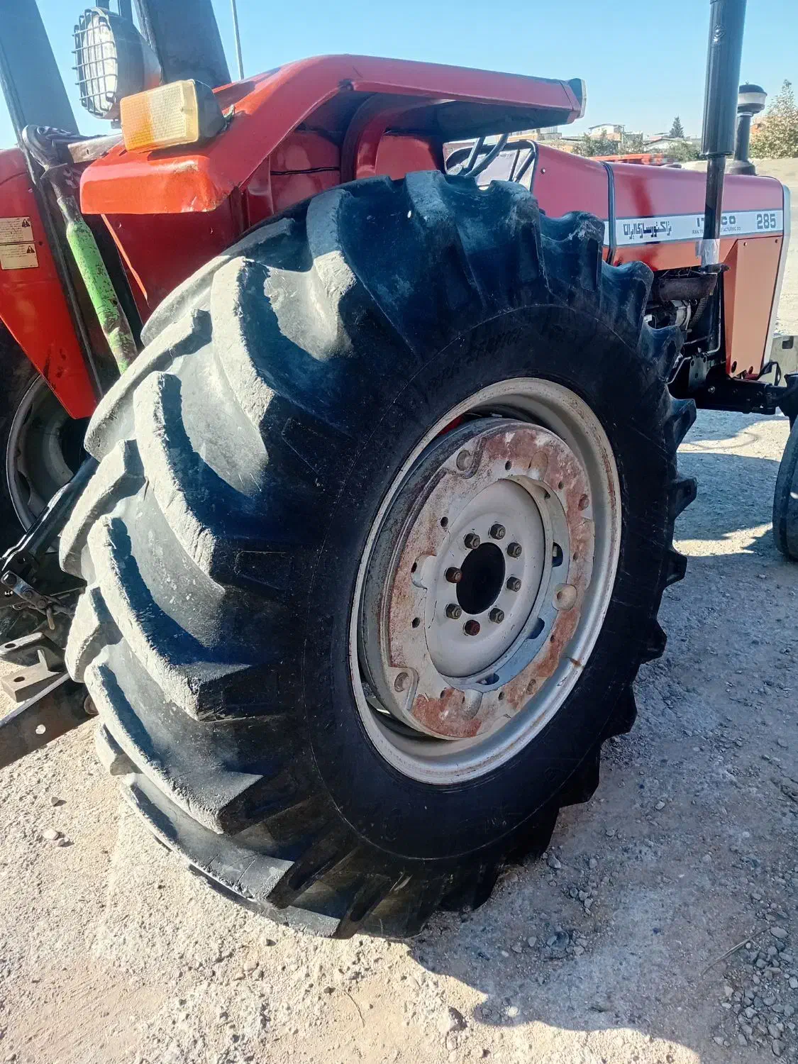 تراکتور ۲۸۵ درجه یک|خودرو سنگین|ساری, |دیوار