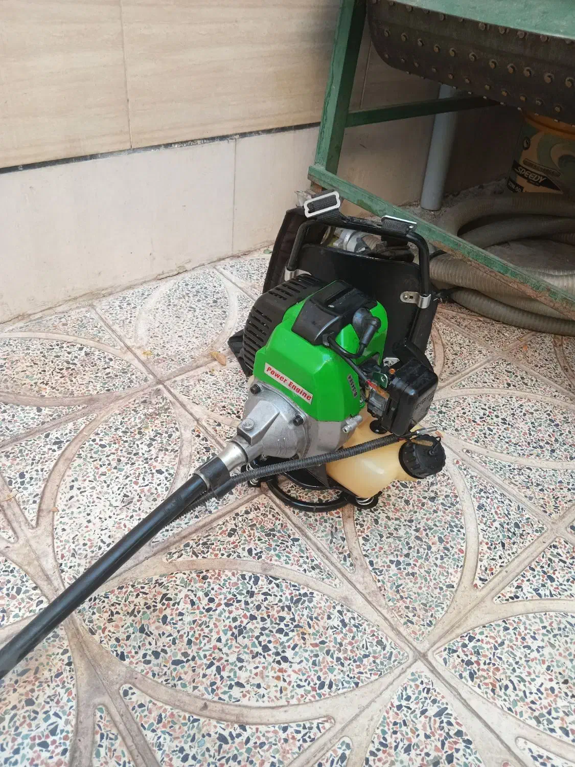 علف زن|ابزارآلات|بروجرد, |دیوار