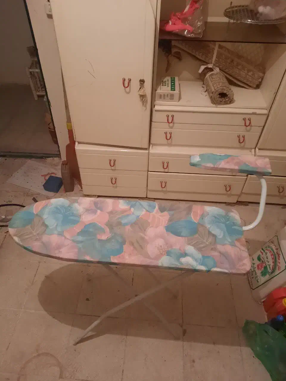 میز اتو قدیمی سالم به علت جا به جایی|اتو و لوازم اتو|قم, پردیسان|دیوار