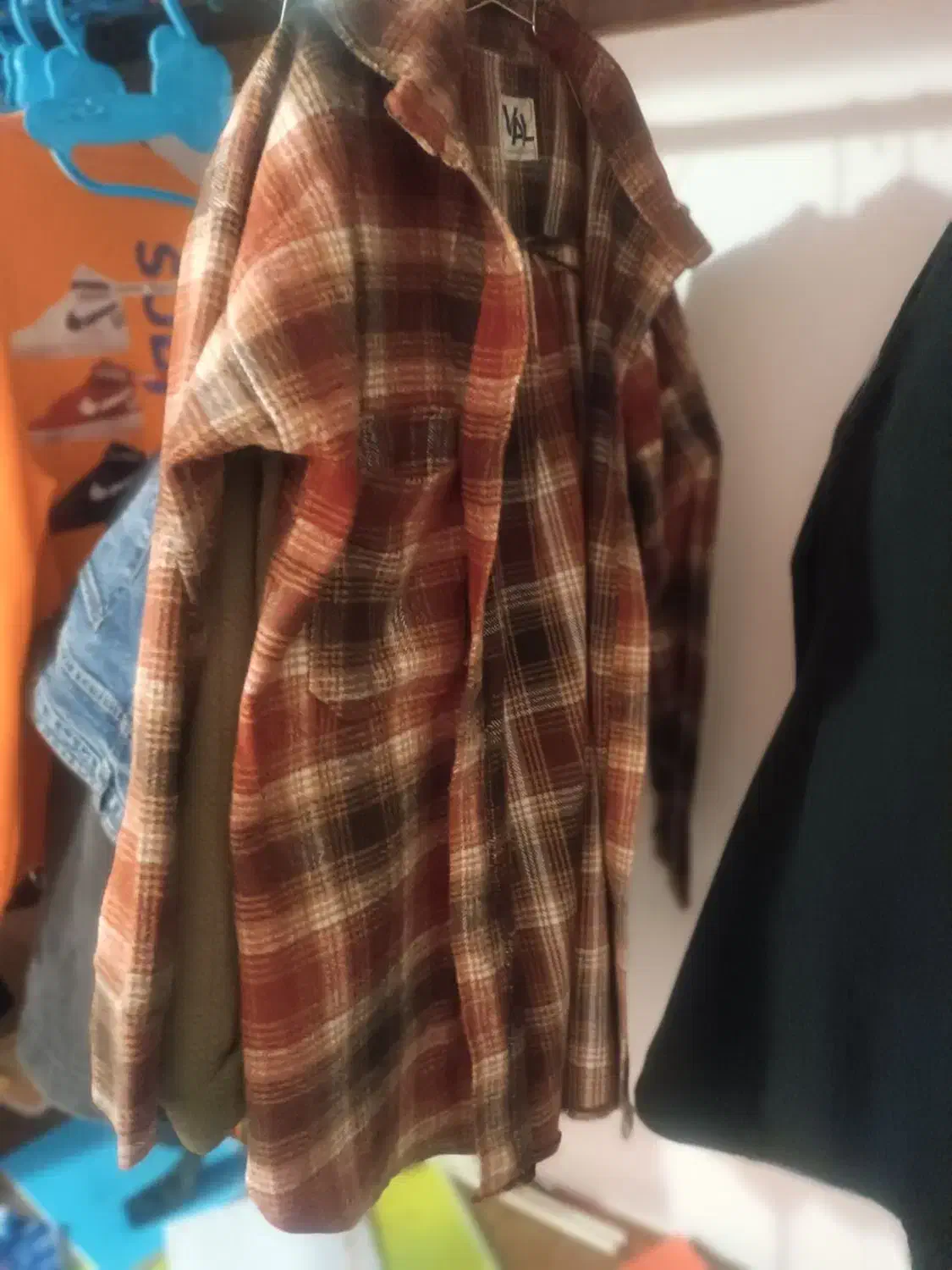 بارانی در حد نو|لباس|شیراز, شهرک گلدشت حافظ‎|دیوار