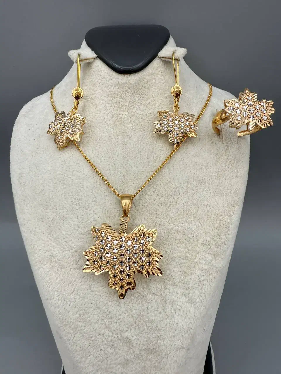 نیم ست برگ فیوژن وزن ۹.۴۱۰ طلا بدون اجرت|جواهرات|تهران, شمشیری|دیوار